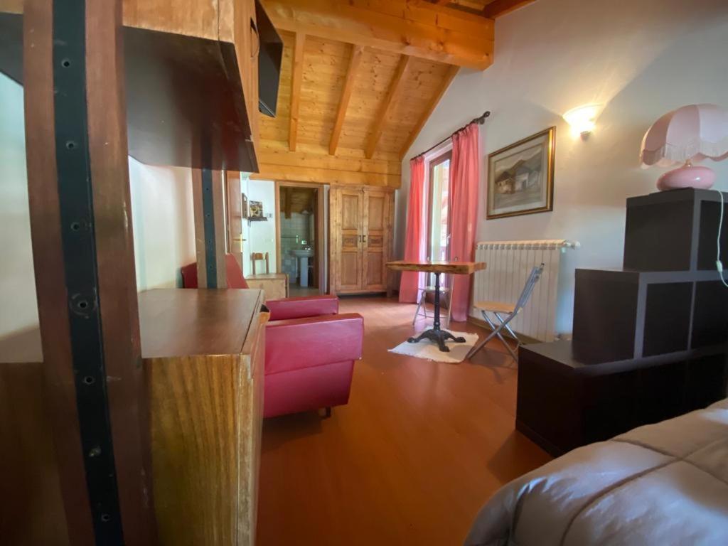 Albergo Quai Monno Buitenkant foto